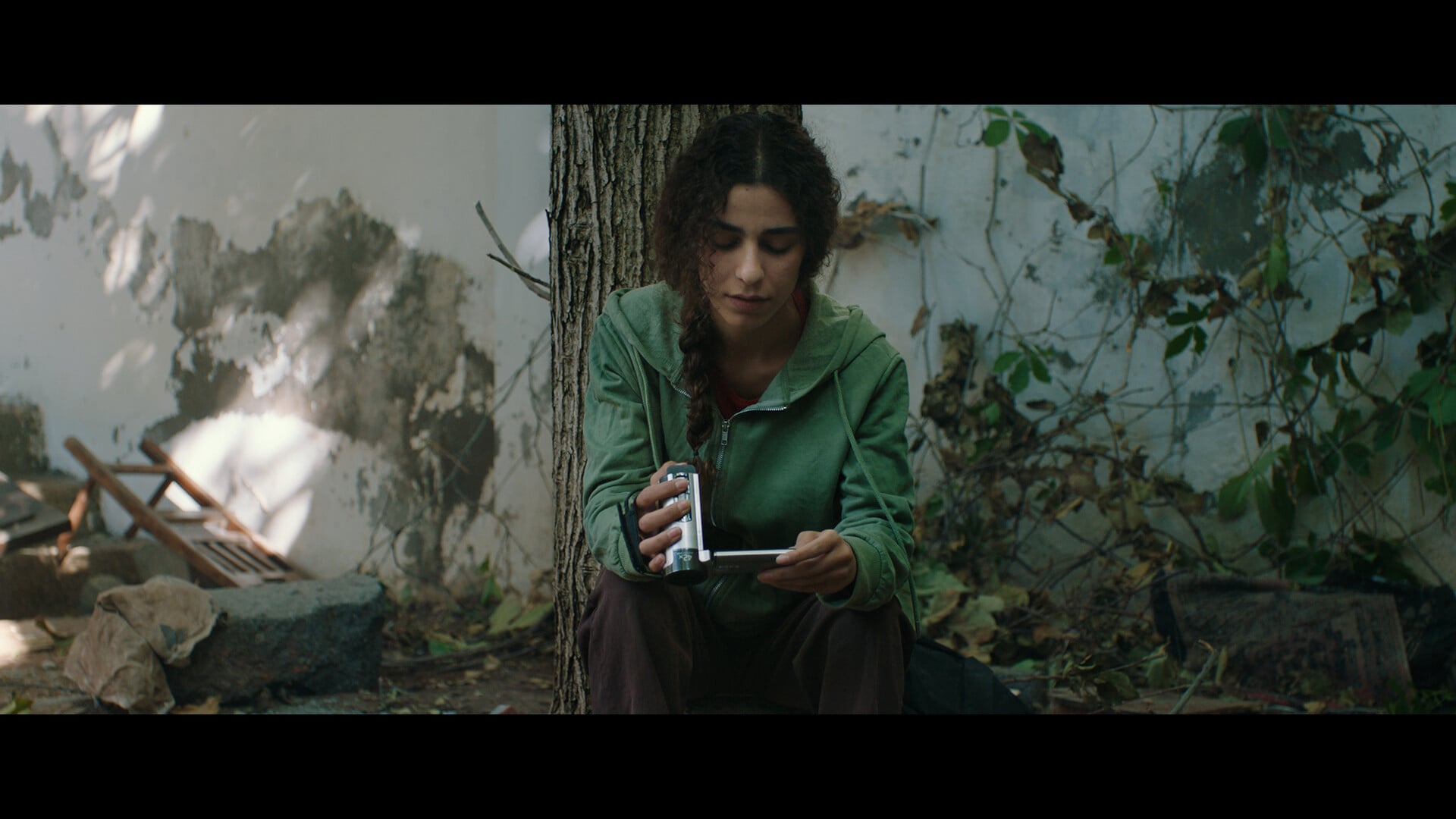 Photo 8 stav-_trailer_1080p.00_01_21_01.Still005
